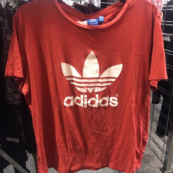Large red adidas T-shirt size large worn once - Picture 1 of 1